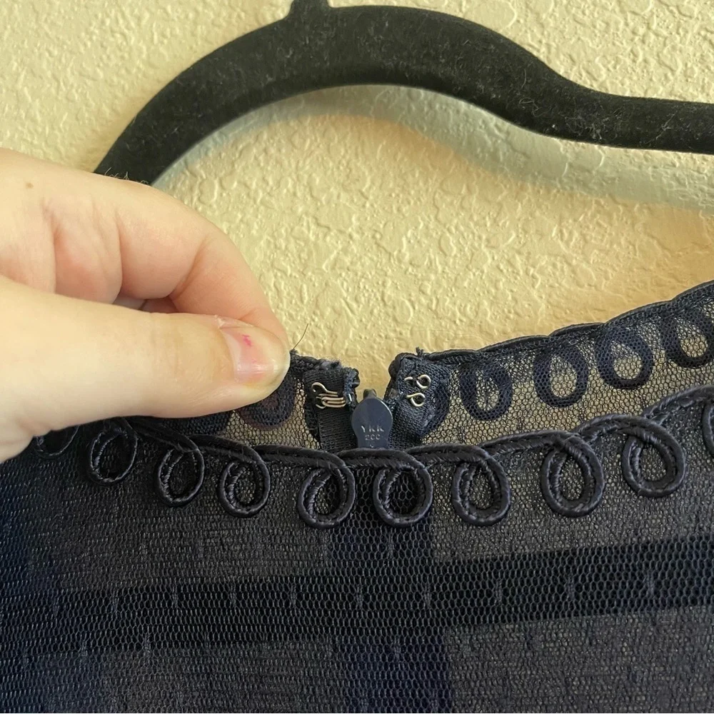 CACHET Appliqued Filigree Tulle Mermaid Gown Navy Maxi Formal Black Tie Size 4 - Picture 4 of 9